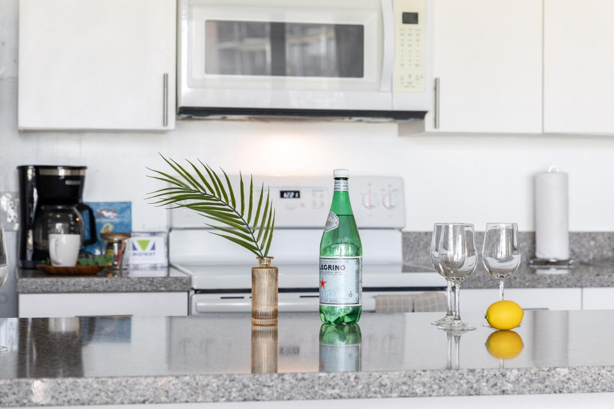Aloha Vibes With Ocean Views, Near Beach & Parking! Гонолулу Экстерьер фото